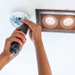 Technician,Is,Replacing,Or,Repair,A,Smoke,Detector,In,An